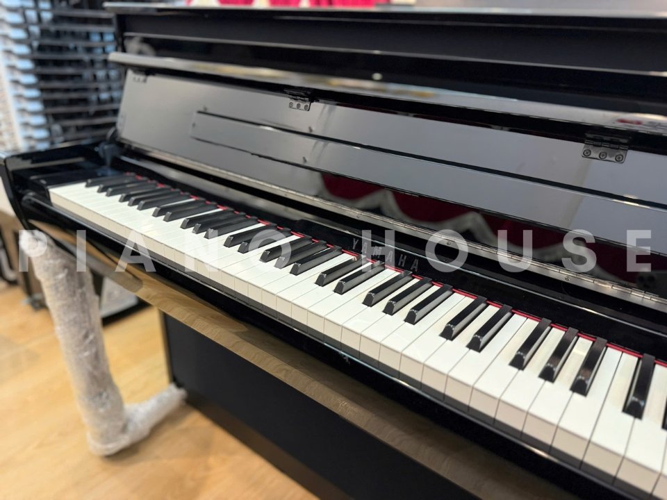 YAMAHA CLP-785 PE (USED) - Góc nhìn thực tế 6